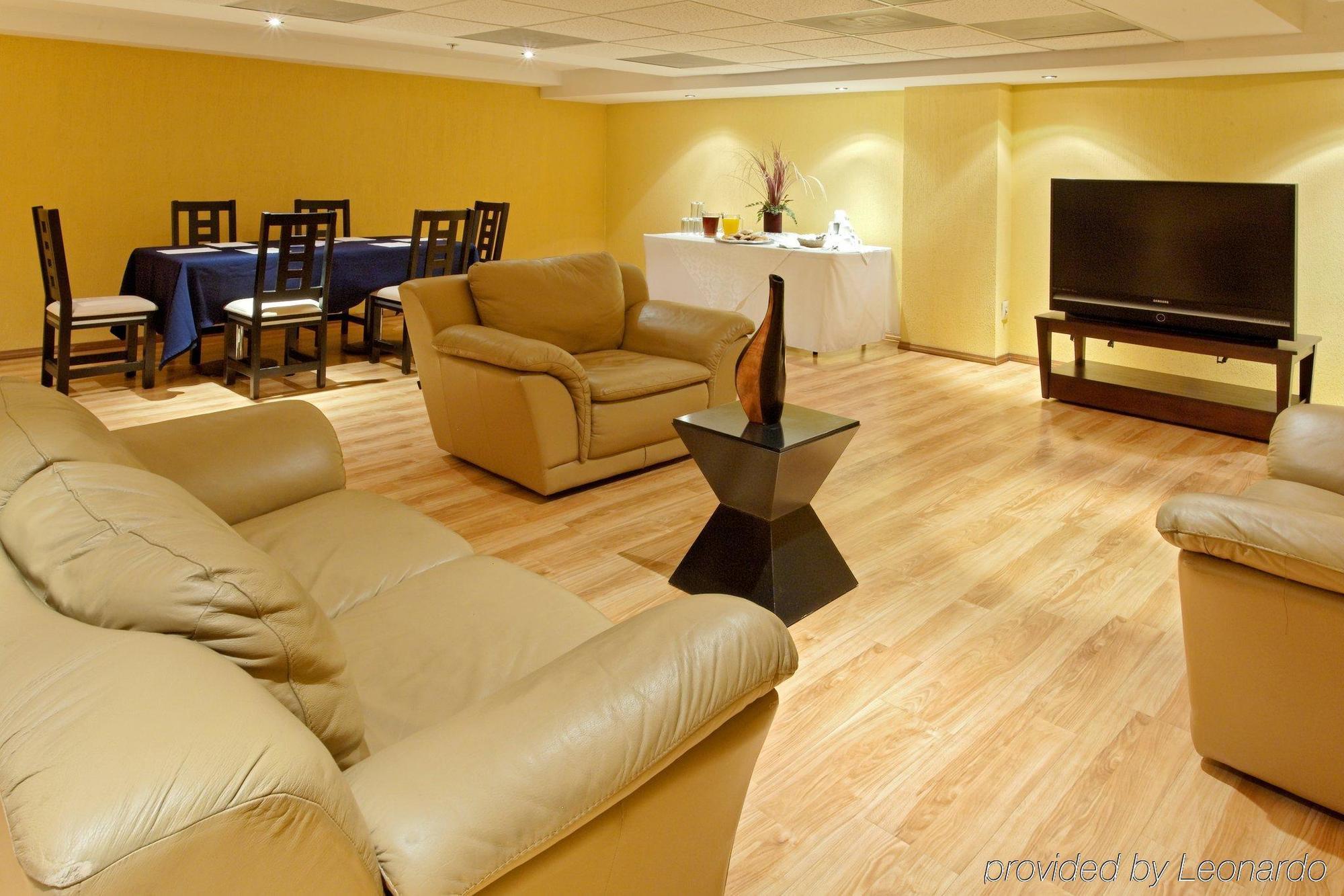 Holiday Inn Express Nuevo Laredo By Ihg Dalaman gambar